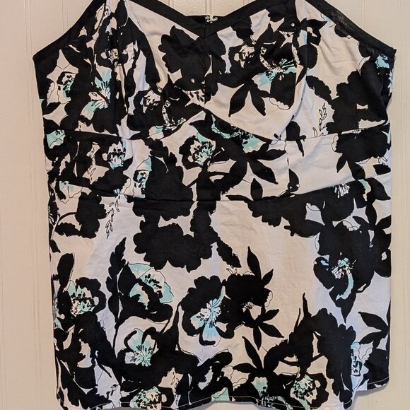 White top with black straps and flowers - Picture 2 of 5